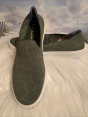 ROTHYS ladies size 10 VGUC In Retired Safari Green (sage) slip on sneaker